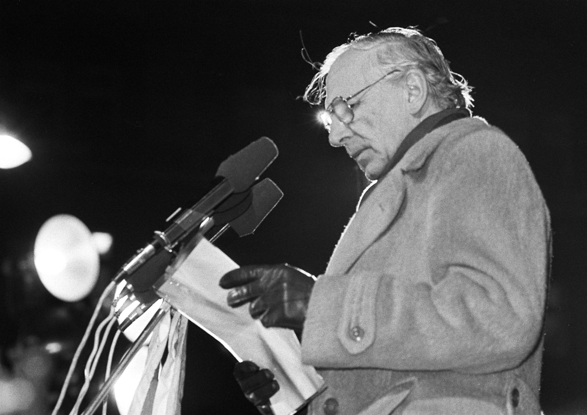 Ján Lörincz, Ladislav Chudík na demonštrácii, Námestie SNP. 1989. Súkromný majetok